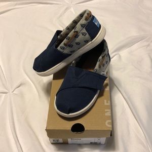 New never worn Toms Bimini Navy Canvas Sailboats